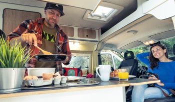 Autocaravana FREEDOM – 2 Passageiros cheio