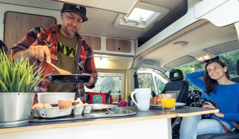 Autocaravana FREEDOM – 2 Passageiros cheio